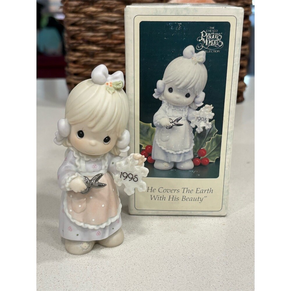 Precious Moments Figurine 1995 He Covers The Earth With His Beauty Boxed